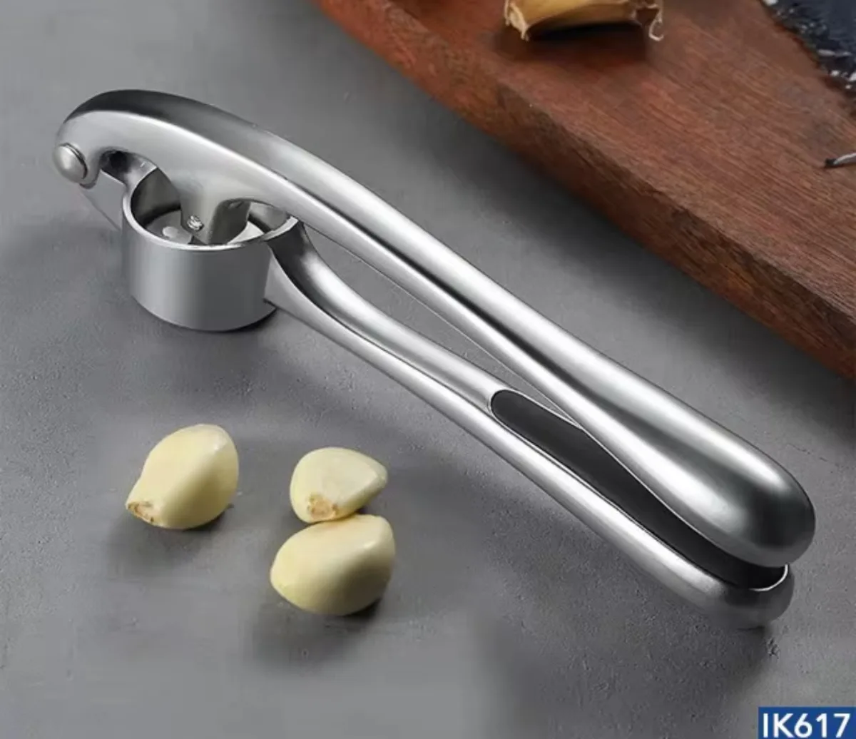 Garlic crusher 