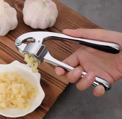 Garlic crusher 