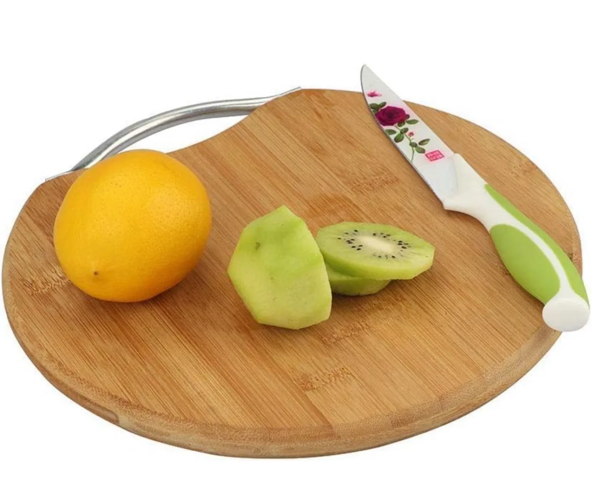 Round chopping board with holder 